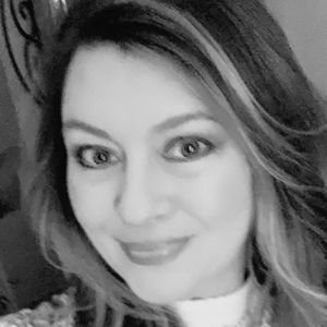 Meet your Posher, Leslie